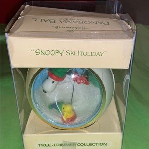 Hallmark vintage 1980 Snoopy Ski Holiday